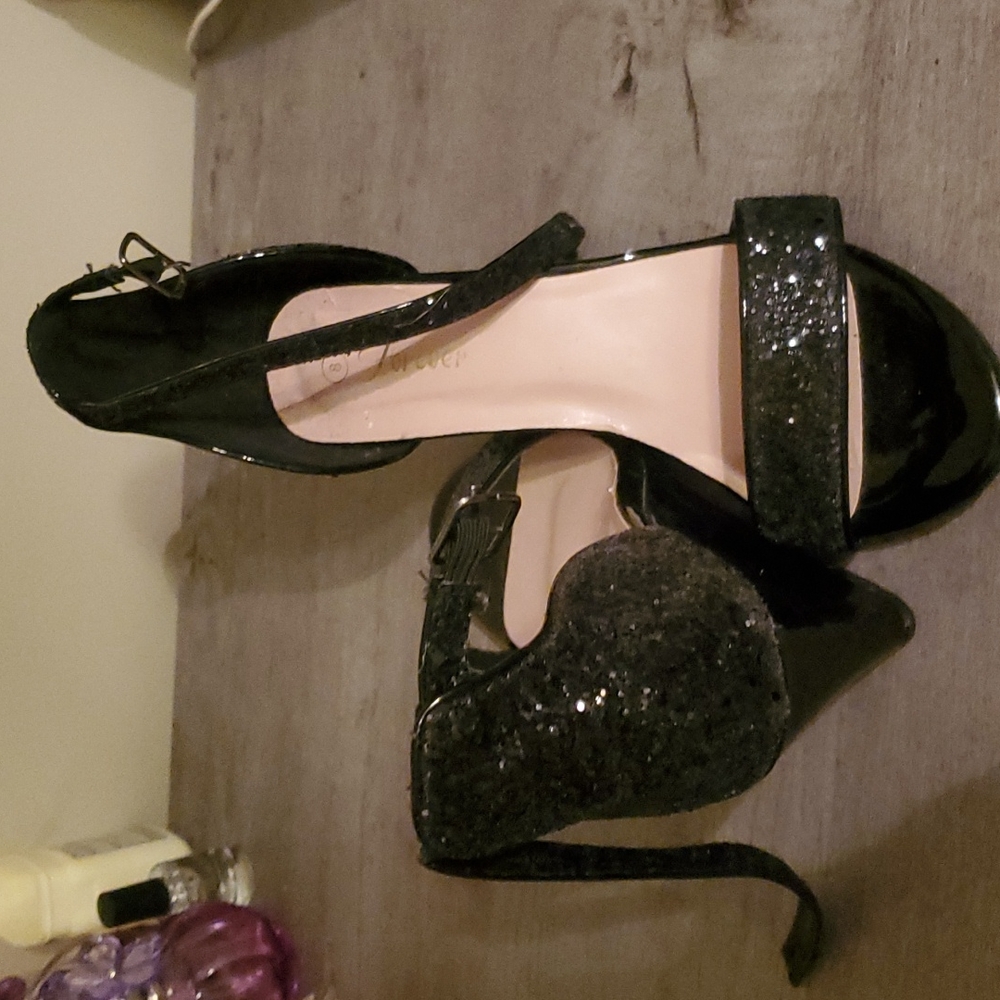 Size 8 Sparkly Black Wedge heel